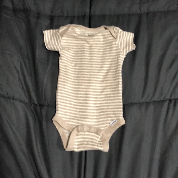 Set of 5 Gerber Onesies Camo/Wild Theme - Picture 9 of 12